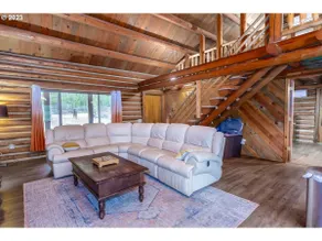 Rustic Log Cabin by Crescent Lake - Image 5
