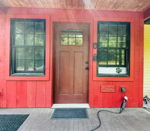 Stylish/Comfortable Sanctuary - Image 2
