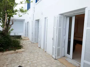 Luxurious & Cozy Seafront 3-Bedroom Apartment - Image 4