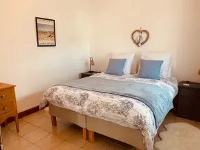 Perfectly located cottage with pool - Image 4