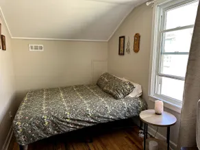 Eddy Street Upstairs Apartment - Image 4