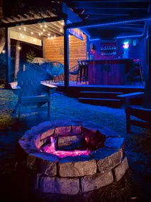 Waterfront Beach Paradise - 3 Bed, 2 Washroom Cottage with Outdoor Bar - Image 4