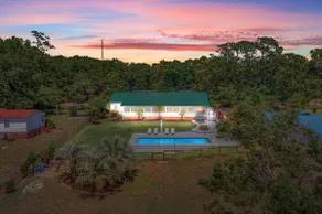 Lakefront Paradise W/Pool/hot tub/outdoor kitchen - Image 5