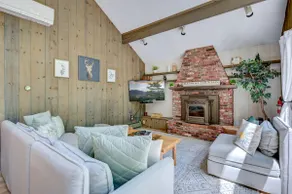 Good Friday Chalet - Walk to Village + Cranmore Mt - Image 2