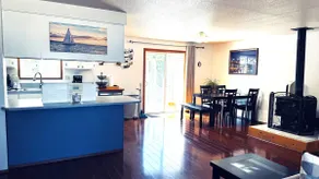 Cozy Bungalow/3 bdrm/large backyard/ near Beach - Image 4
