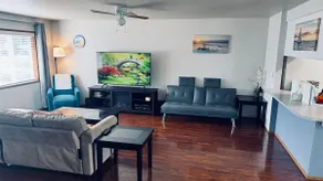 Cozy Bungalow/3 bdrm/large backyard/ near Beach - Image 5