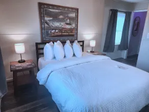Central Suite - Image 2