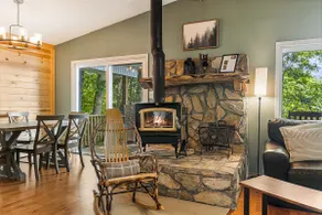 Fall Mountain Escape • Hot Tub • 5 Min to Parkway - Image 2