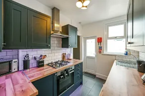 Beautiful Townhouse, great location - Pet Friendly - Image 4