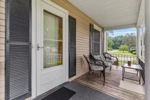 Cheerful Bungalow with original woodwork - Image 5