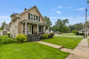 Cheerful Bungalow with original woodwork - Image 3