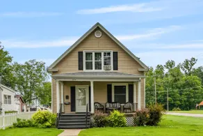 Cheerful Bungalow with original woodwork - Image 2