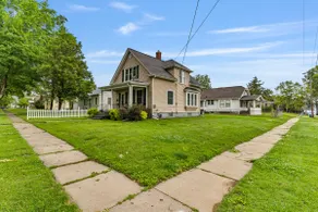 Cheerful Bungalow with original woodwork - Image 4