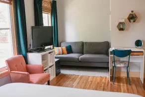 2nd Floor Retreat - 7 Blocks from WSU - Image 3