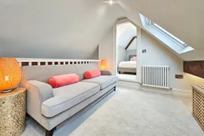 Exclusive 3 Bedroom Penthouse - 2 Bath & Mezzanine - Image 5