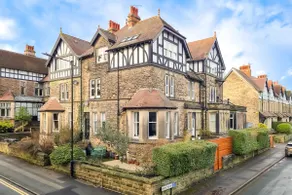 Exclusive 3 Bedroom Penthouse - 2 Bath & Mezzanine - Image 4