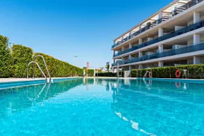 Sun, remote work, and luxury on the shores of the Mediterranean - Image 5