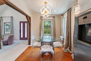 Cute & Cozy Stay; Skylight View + Free Parking - Image 3