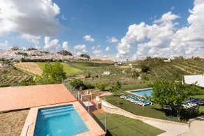 Country house with a pool and views - Image 2