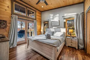 Luxe Chalet - Hot Tub, Fire Pit, Wi-Fi, Game Room - Image 3