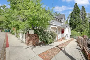 Downtown Little Pearl Victorian - Image 3