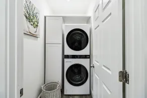 Charming Renovated 2Bedroom 1Bath HalfPlex - Image 5
