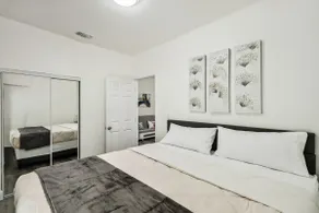 Charming Renovated 2Bedroom 1Bath HalfPlex - Image 2