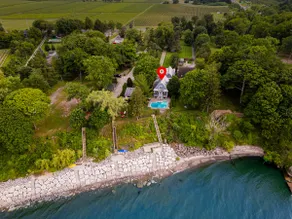 Stunning Waterfront Estate with private beach - Image 3