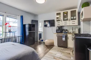 Stylish Whittier Studio Steps from Eat Street! - Image 3