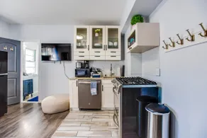 Stylish Whittier Studio Steps from Eat Street! - Image 4