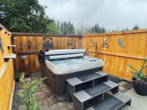 Cozy Trek Ridge Escape w/HotTub Near Mount Rainier - Image 3