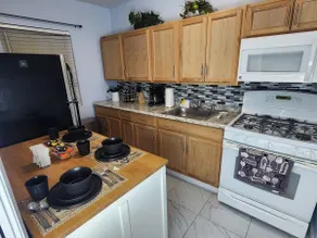 *Private Guest House with Free Parking| 10min DWTN - Image 4