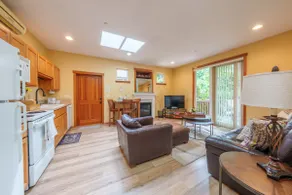 Amazing Locatation in Bothell ~ Mother In Law Suite - Image 5