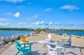 Island Palms~Overlooking Tennis Courts - Image 3