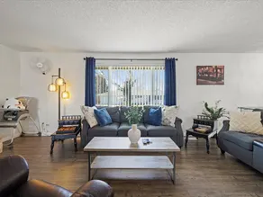 Spacious/Modern home/KINGSIZE BED near waterfront. - Image 4