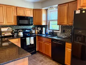 Secluded home-away-from-home with cook's kitchen, serving Ann Arbor & Ypsilanti - Image 5
