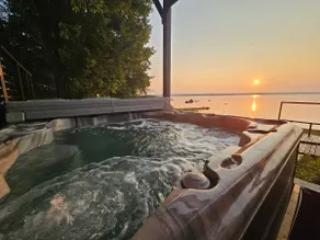 Stars on the Water - Beautiful Waterfront Chalet - Image 3
