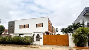Urban Exclusive Large: 3Bedroom+ 3.5bathroom House - Image 3