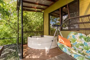 Private Tree House with A/C, Jacuzzi, and Views - Image 4
