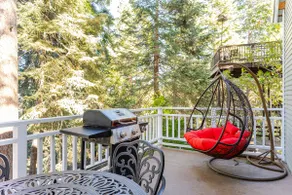 Beary Romantic Jacuzzi Cabin in the Woods with A/C - Image 5