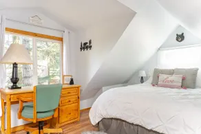 Beary Romantic Jacuzzi Cabin in the Woods with A/C - Image 4
