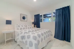 West Palm Beach Elegant 5BR with Hot Tub and Fire Pit Near Beach - Image 2