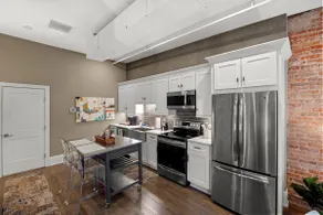Designer's Finest 1 Br Best Armory Sq Location - Image 5