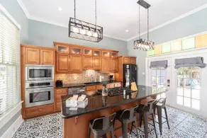 Private historic district apt with pool-suite A - Image 4