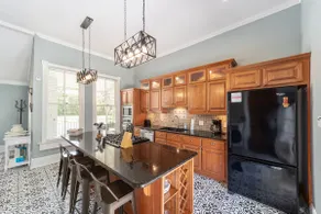 Private historic district apt with pool-suite A - Image 5