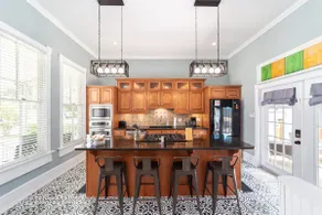 Private historic district apt with pool-suite A - Image 3