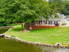 Best Lake Front w Floating Dock/Firepit-Sleeps 8 - Image 3