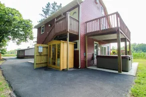 The Getaway2/ Sleeps 6/ hot tub & sauna! & more! - Image 5