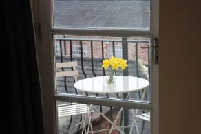 Scandi-Style Flat in City Centre - Image 3