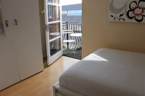 Scandi-Style Flat in City Centre - Image 5